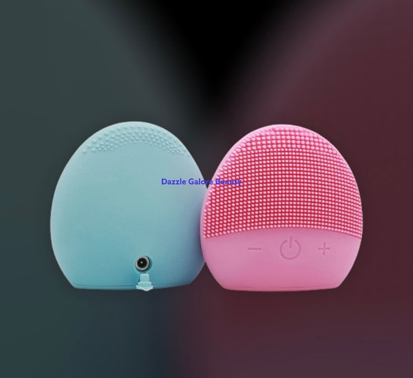 On the run pocket beauty cleansing brush